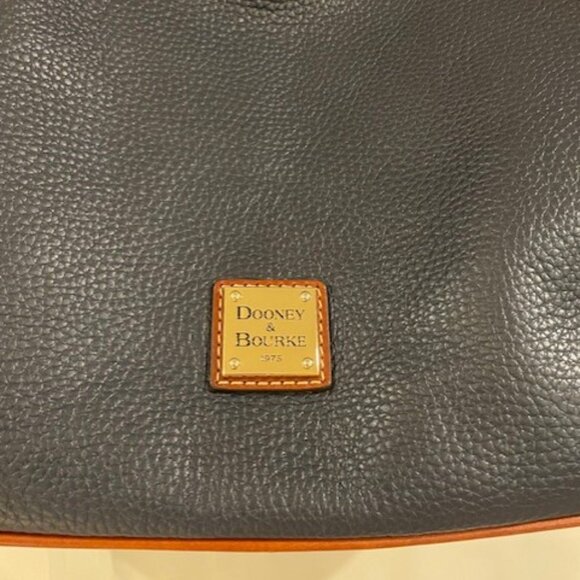 Beautiful Dooney & Bourke NAVY pebble leather tote-barely carried EUC! - Picture 2 of 9